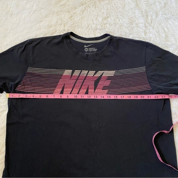 2000s Nike graphic tee shirt - navy blue with gradient logo - Picture 6 of 6